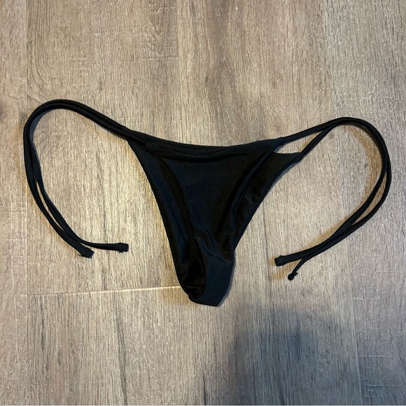 Lioness Women’s Black Bikini Bottom XS EUC - Picture 1 of 3